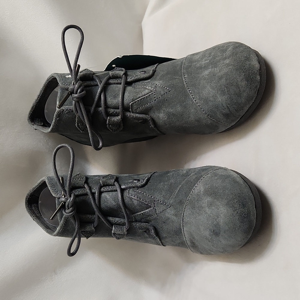 TOMS Kala Forged Iron Grey Suede Wedged Lace-up Ankle Boots Booties (w size 11)